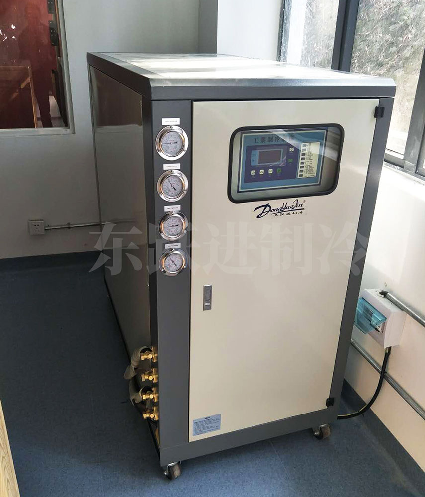 實(shí)驗室用小型分體式冷水機應用案例